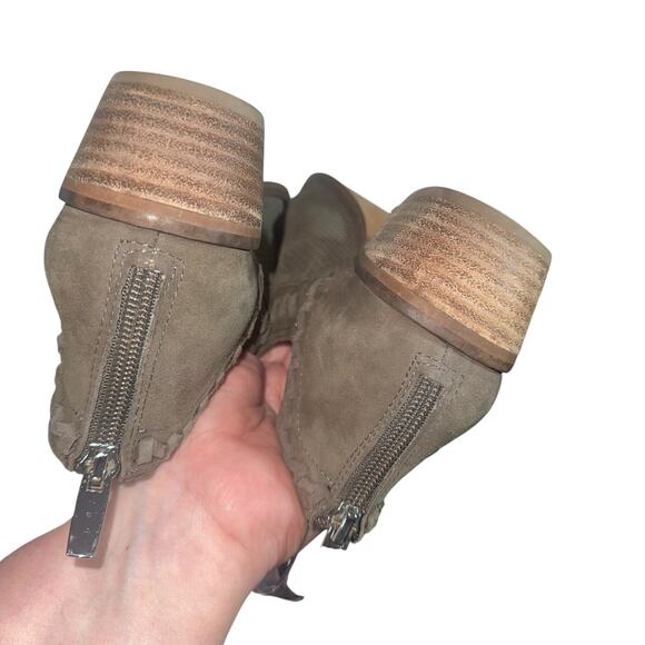 Vince Camuto Palmina Bootie Sz 8W Taupe Suede Cutout Low Heel Perforated Western - Picture 7 of 10